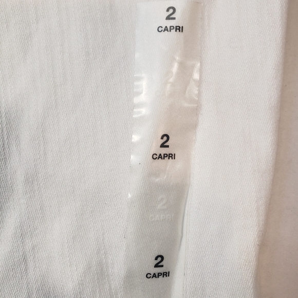 NWT Women's Style & Co Denim Cuffed Curvy Capri - Picture 3 of 10